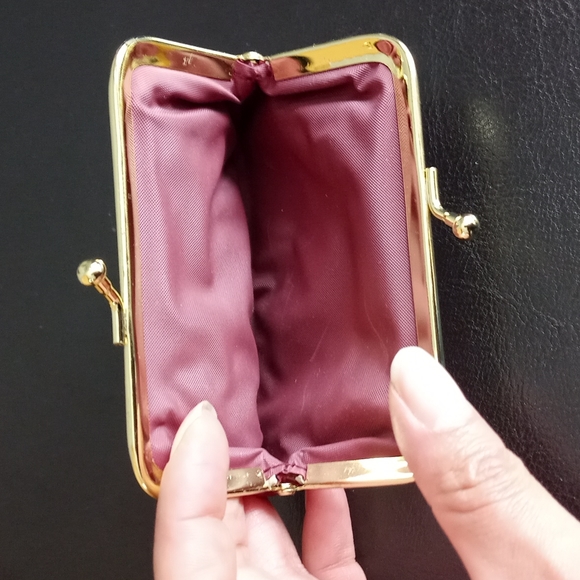 Vintage Floral Trifold Wallet with Coin purse and Key Chain - Picture 4 of 16